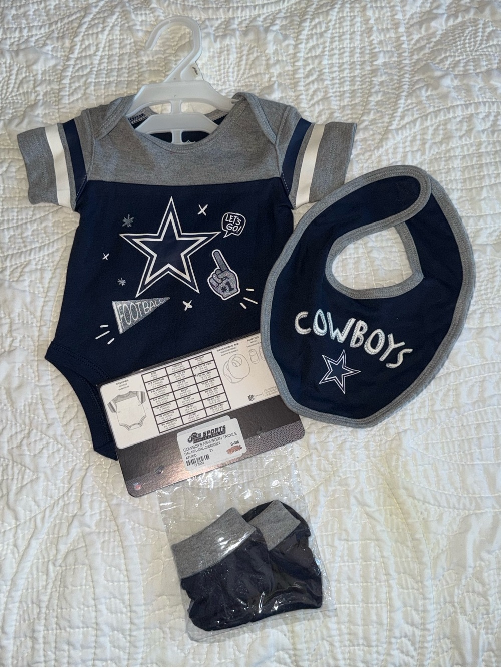 Dallas Cowboys Baby One-Piece 0-3 Months NFL Infant Creeper  /Bib And Booties